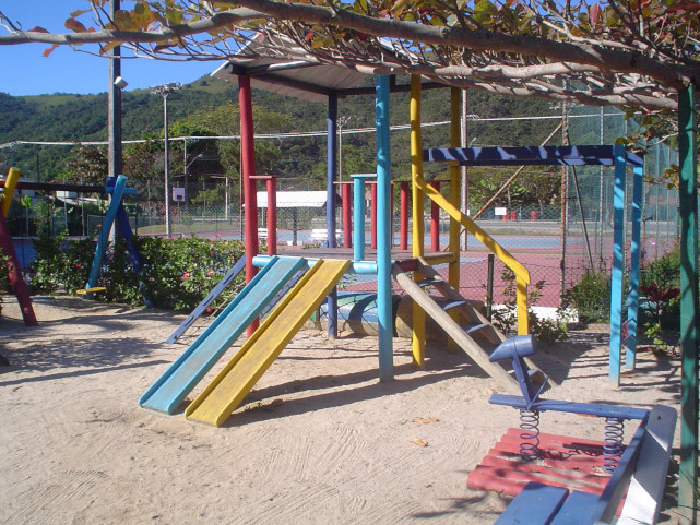 Praias Brancas Resort tem espaço pensado para os pequenos com um playground.